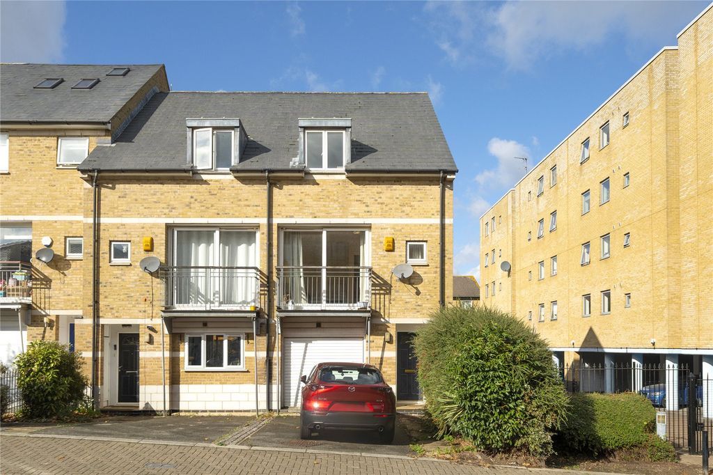 Property photo 1 of 8 External