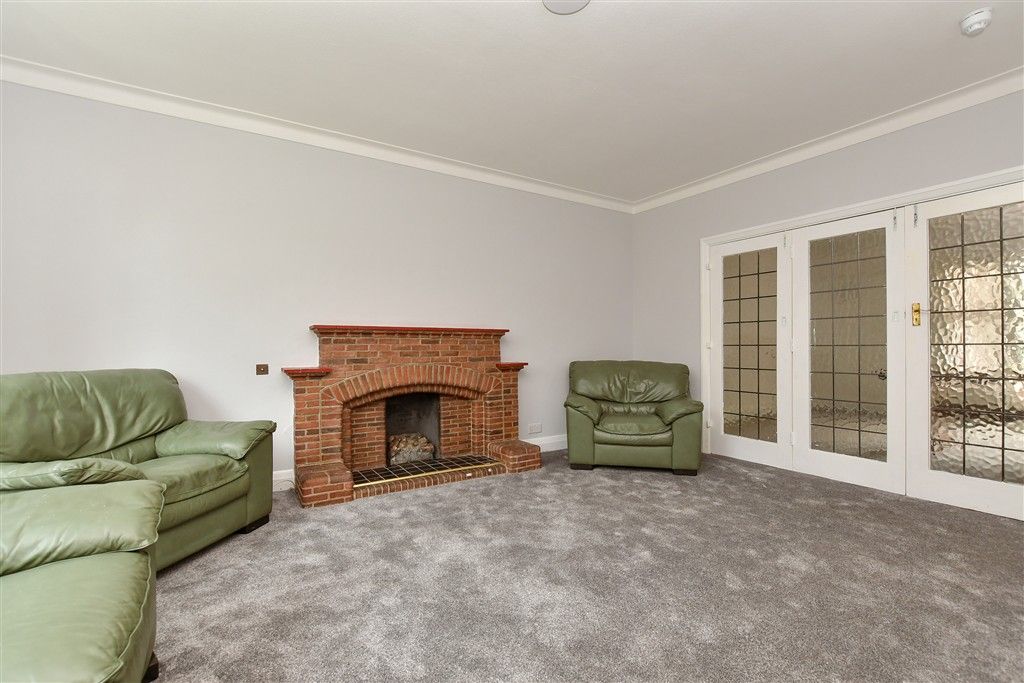 Property photo 2 of 20 Lounge