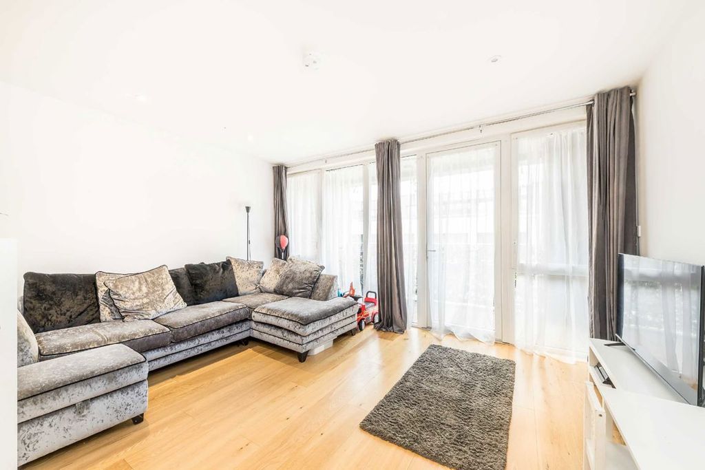 Property photo 2 of 8