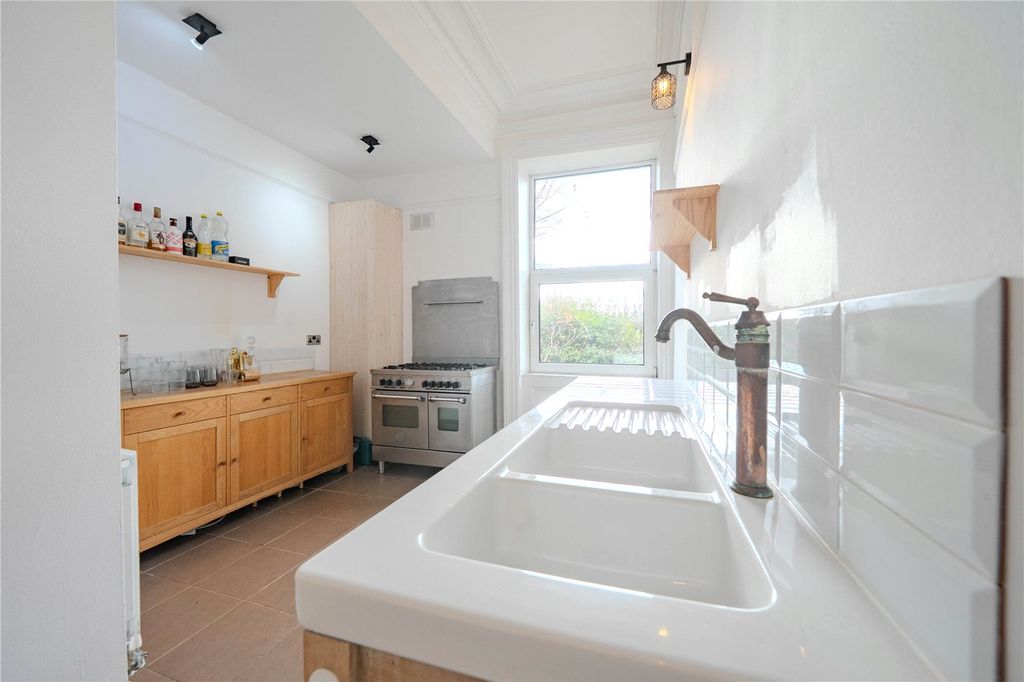 Property photo 2 of 19 Picture No. 03