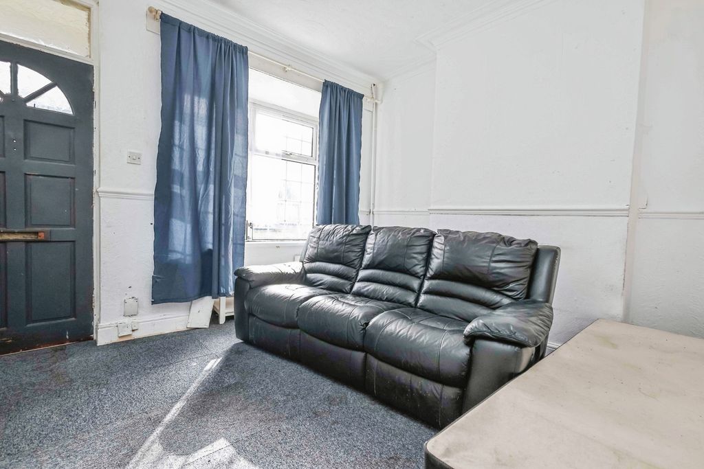 Property photo 2 of 10 Pbox-Img.Jpg