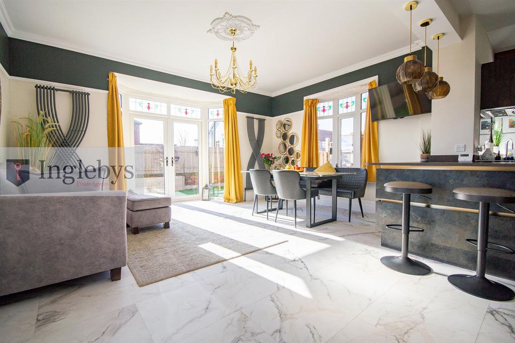 Property photo 2 of 29