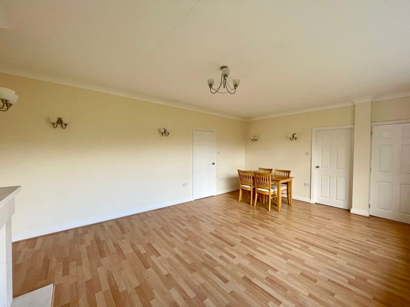 Property photo 3 of 9 Photo 6