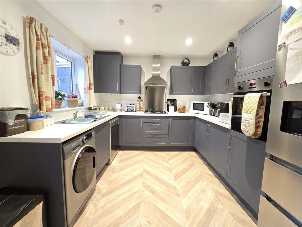 Property photo 2 of 13 Kitchen
