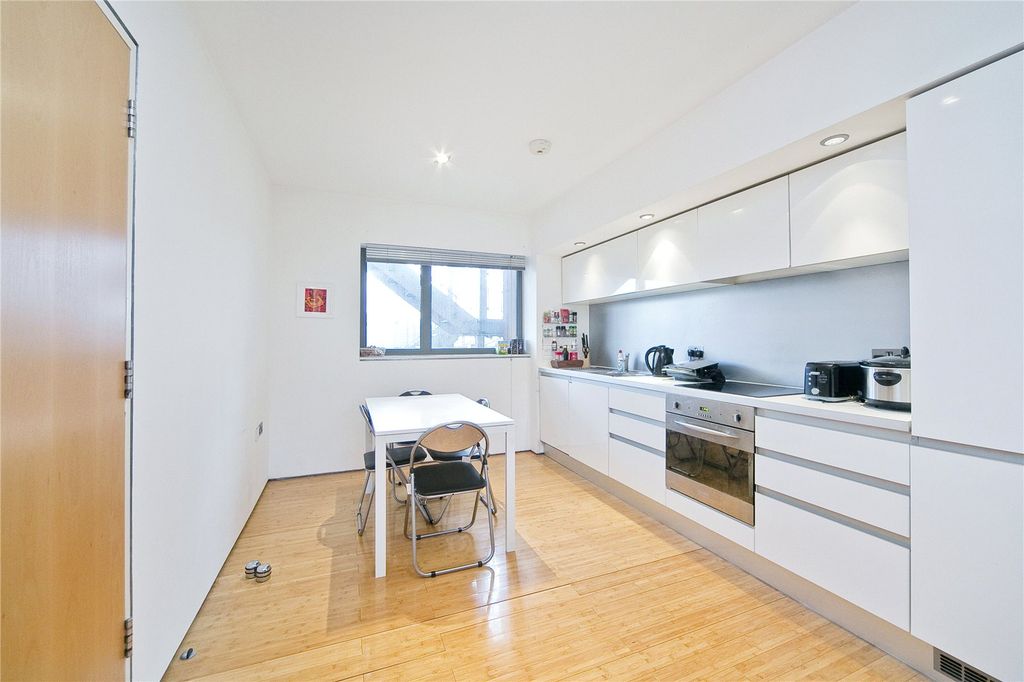 Property photo 2 of 11 Kitchen