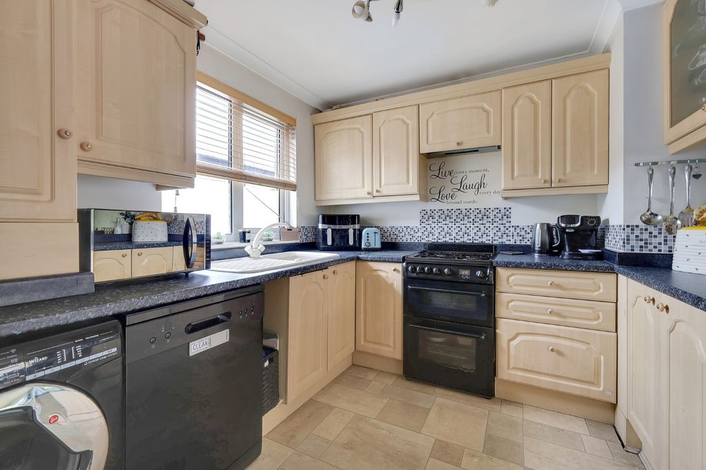 Property photo 2 of 16 5048363