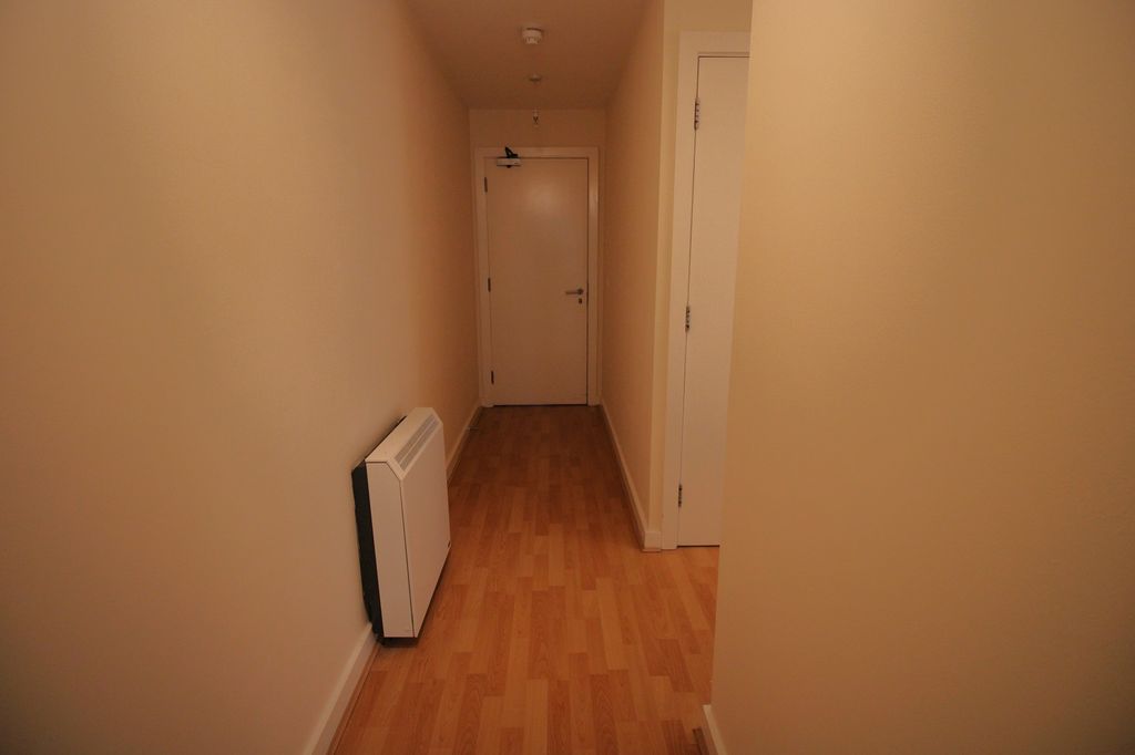 Property photo 2 of 10 Hall