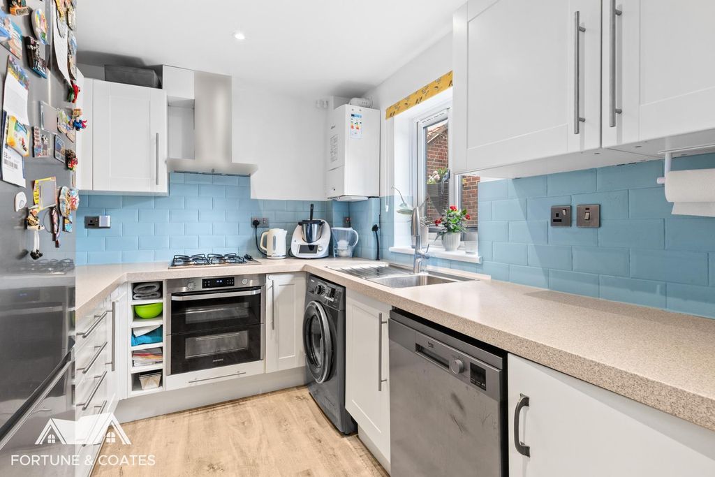 Property photo 2 of 24 Copshallclose_13.Jpg