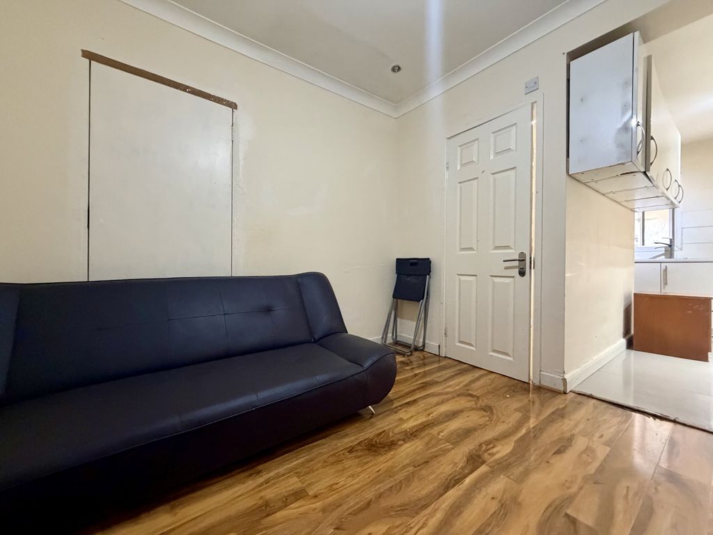 Property photo 1 of 4 1 Bed Studio To Rent Marlow Gardens, Hayes Ub3 1Qz