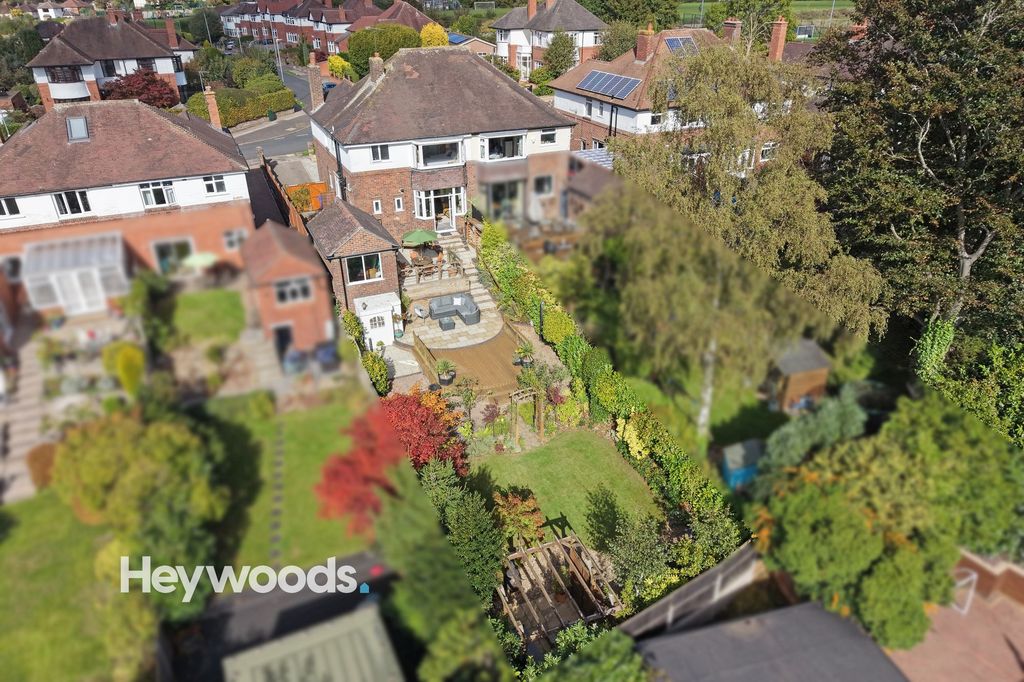 Property photo 2 of 39