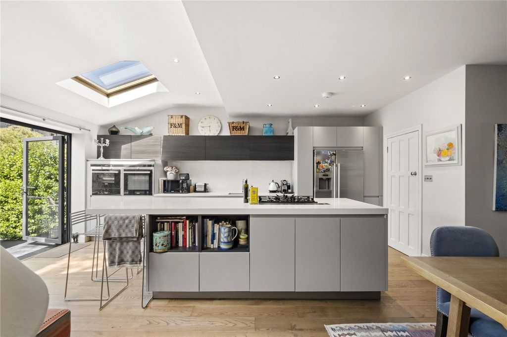 Property photo 3 of 14 Kitchen