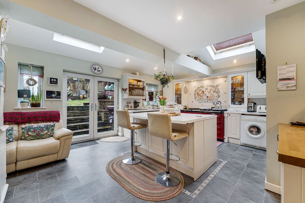 Property photo 3 of 46 Photograph 13