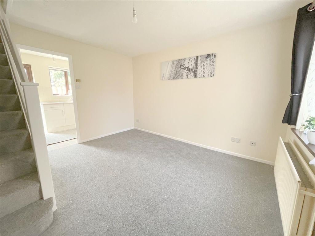 Property photo 3 of 7 Lounge