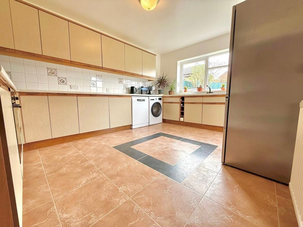 Property photo 2 of 17 Kitchen