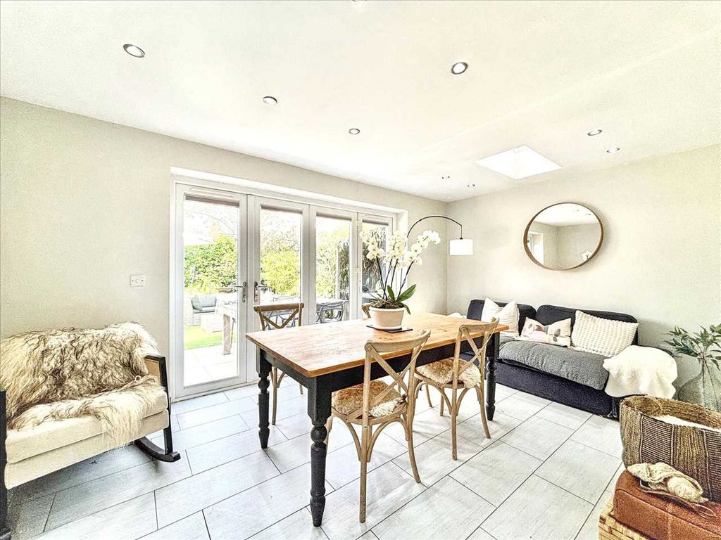 Property photo 3 of 29 Dining Room/Snug