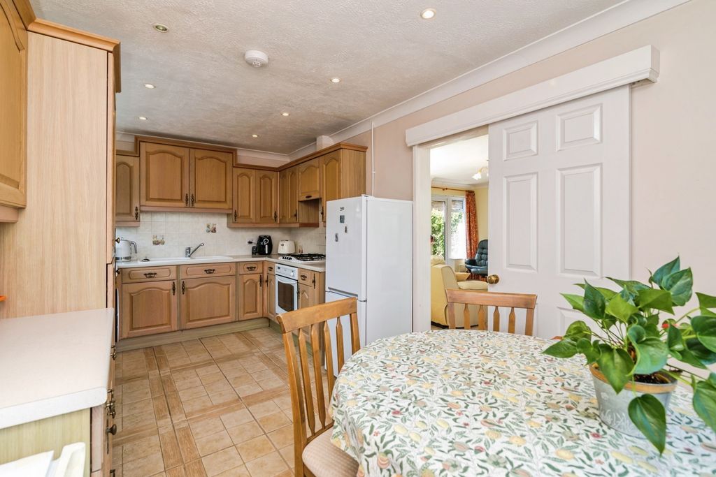 Property photo 3 of 20 Kitchen