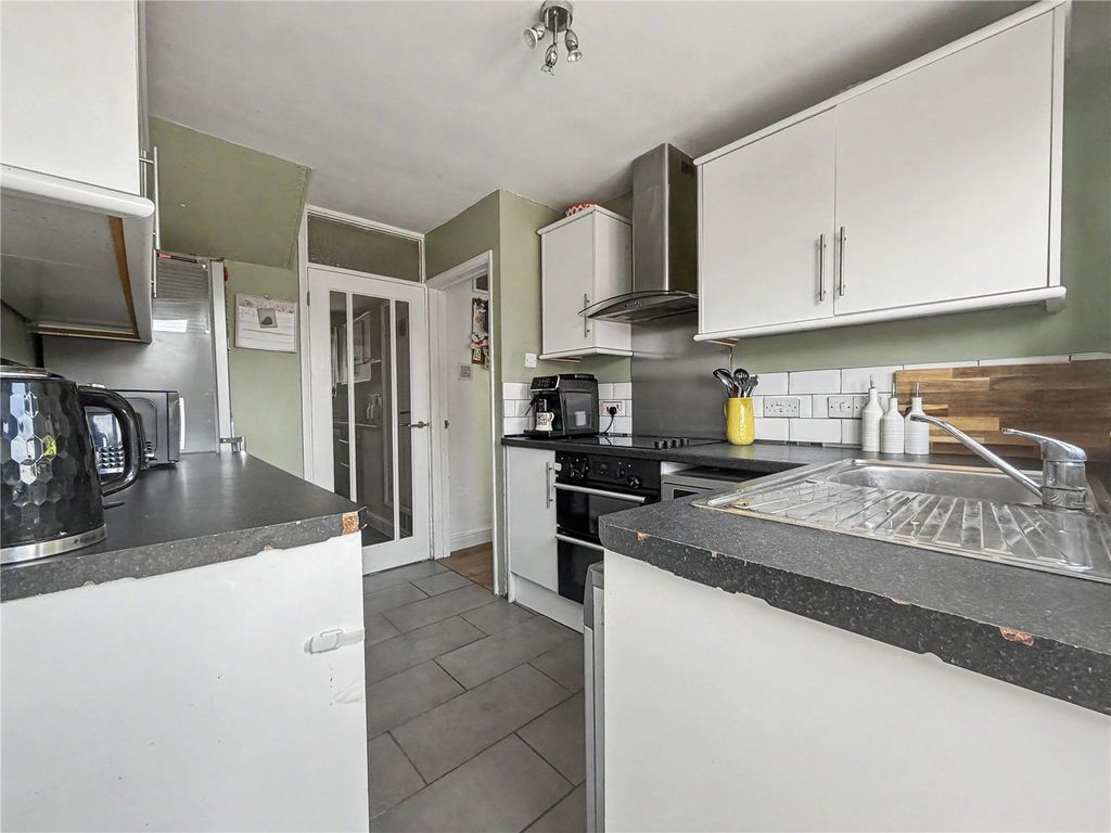 Property photo 3 of 20 Kitchen