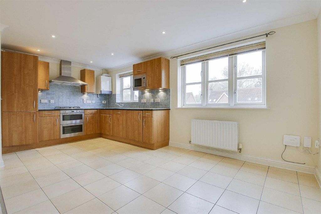 Property photo 3 of 28