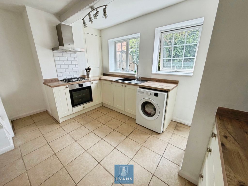 Property photo 3 of 10 Kitchen