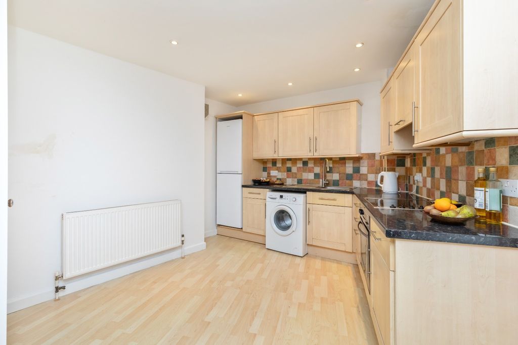 Property photo 3 of 8 4879674