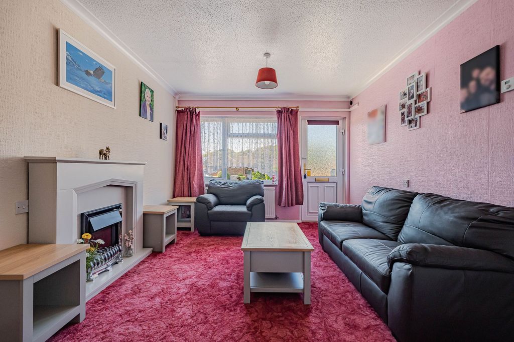 Property photo 3 of 12