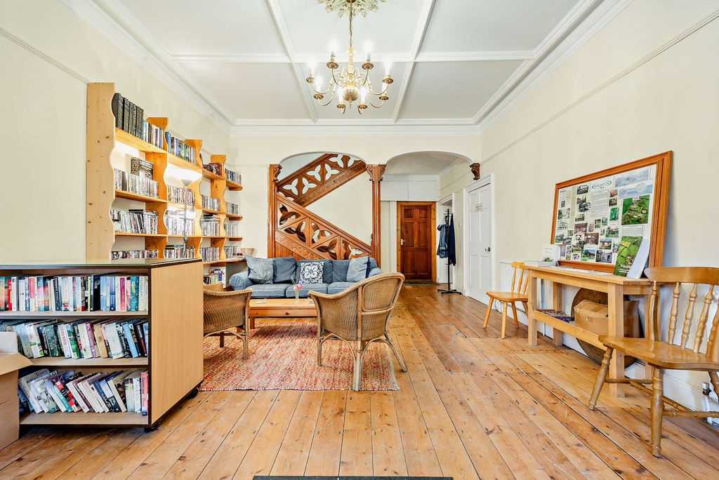 Property photo 2 of 159