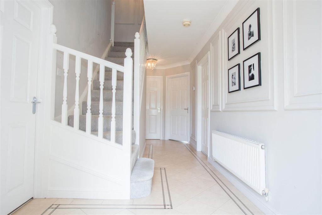 Property photo 3 of 43 Through Entrance Hallway