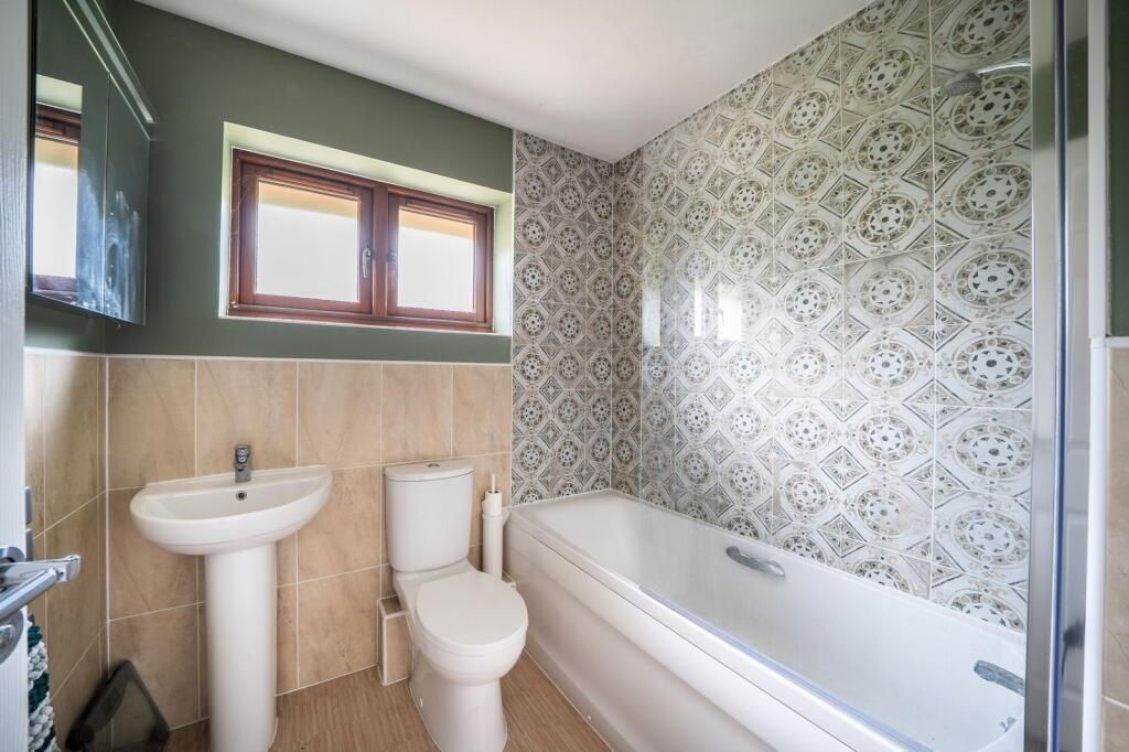 Property photo 2 of 17 Bathroom