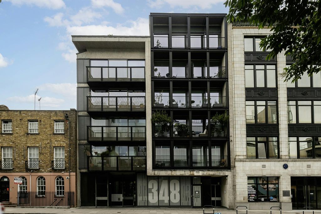 Property photo 1 of 8 348 Goswell Road 24.Jpg