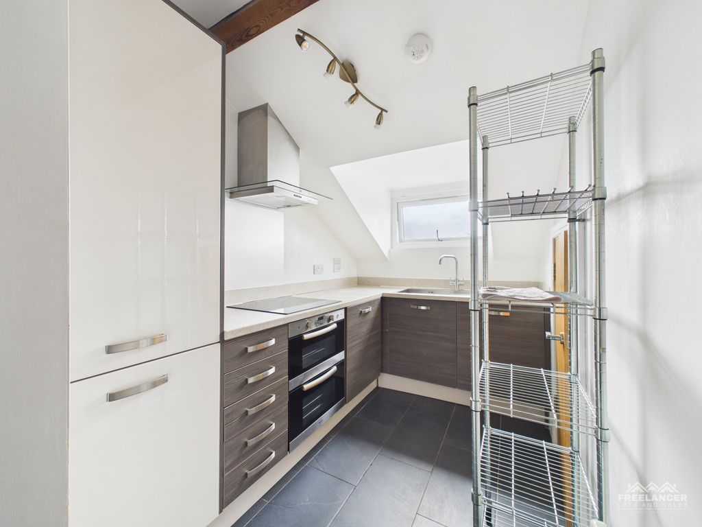 Property photo 2 of 7 Kitchen