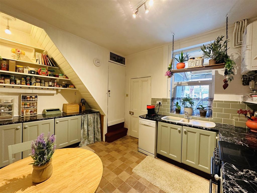 Property photo 3 of 16 Kitchen