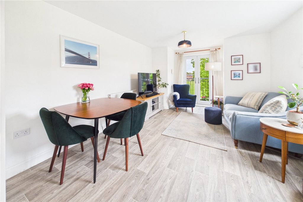 Property photo 2 of 14 Living/Dining Room