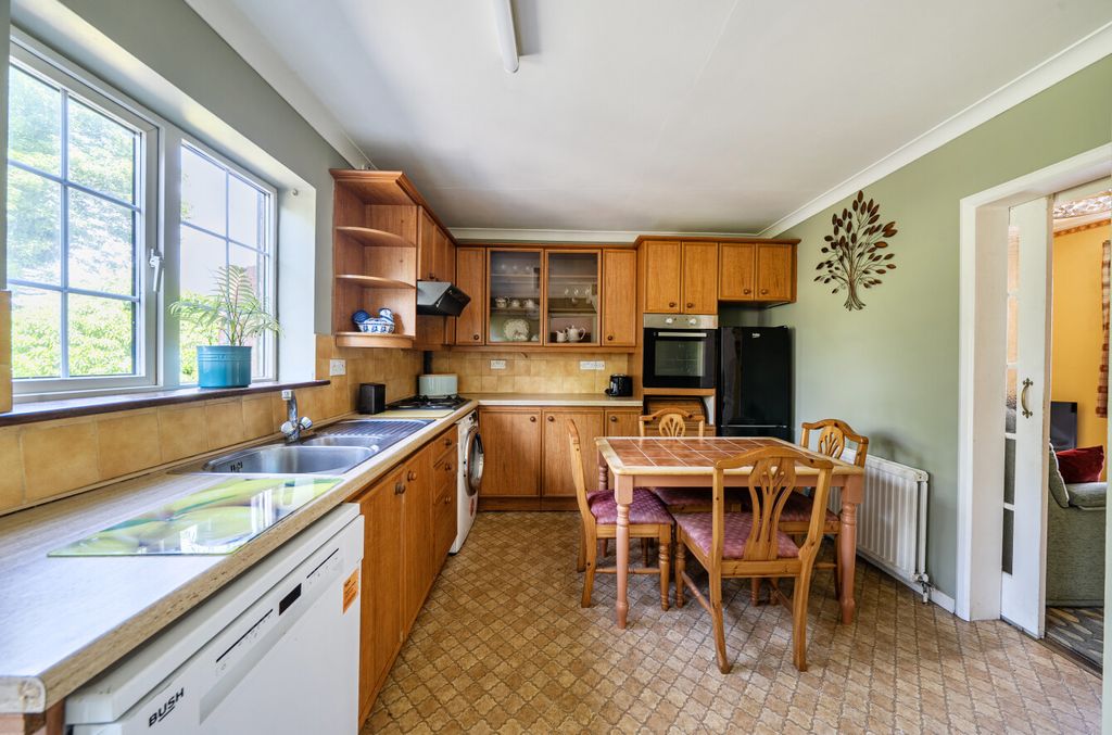 Property photo 3 of 12 1465817-11-6A0Ef7...