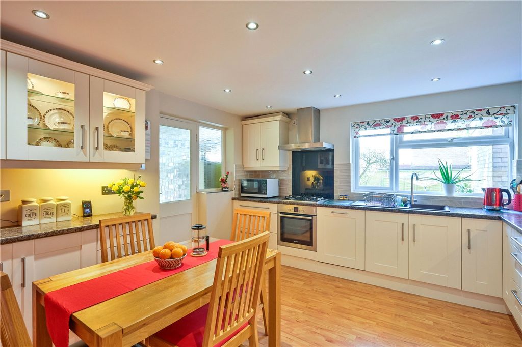 Property photo 2 of 28 Picture No. 27