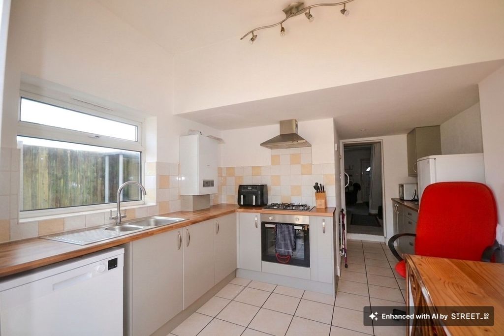 Property photo 3 of 14 Kitchen