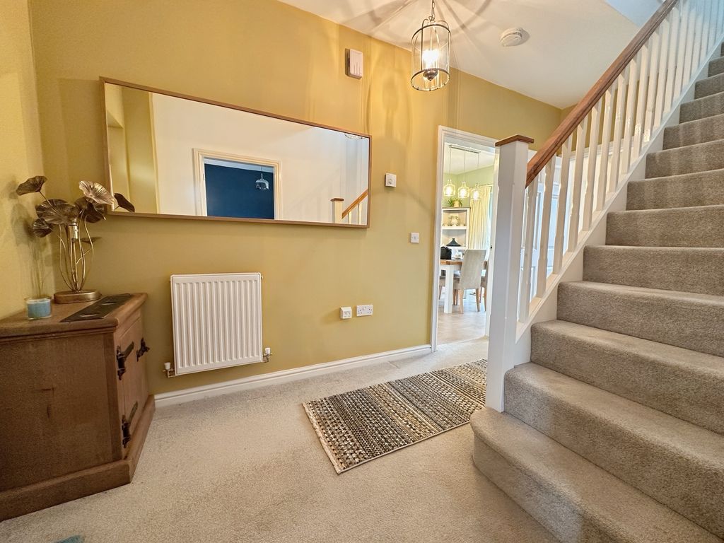 Property photo 3 of 21 Hallway