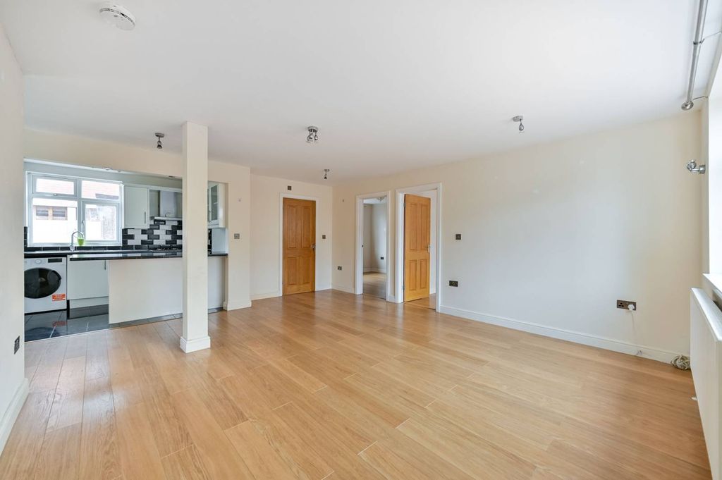 Property photo 2 of 7