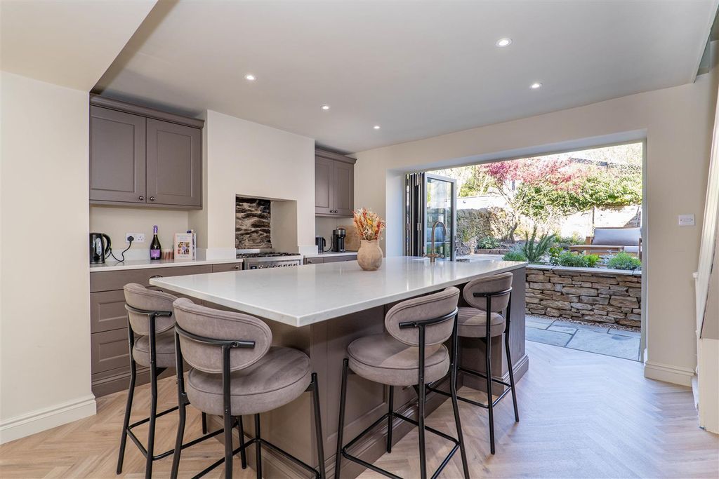 Property photo 3 of 22 Kitchen/Breakfast Room