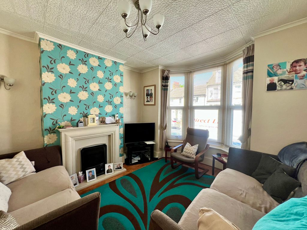 Property photo 2 of 12