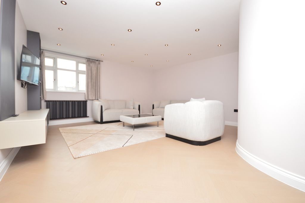 Property photo 1 of 11 2 Double Bedroom Apartment To Rent