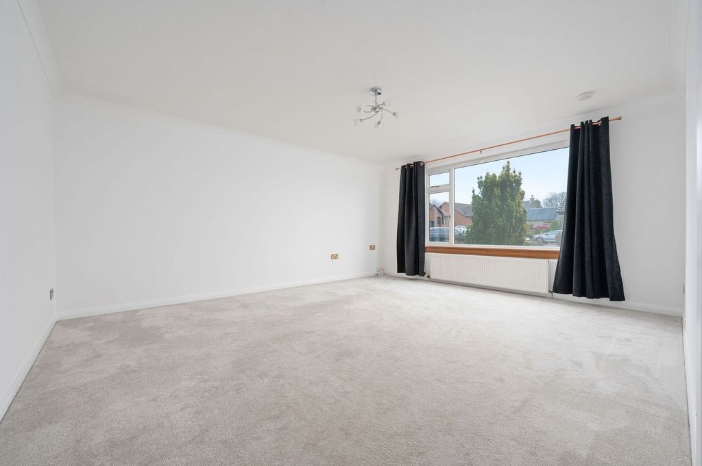 Property photo 2 of 27