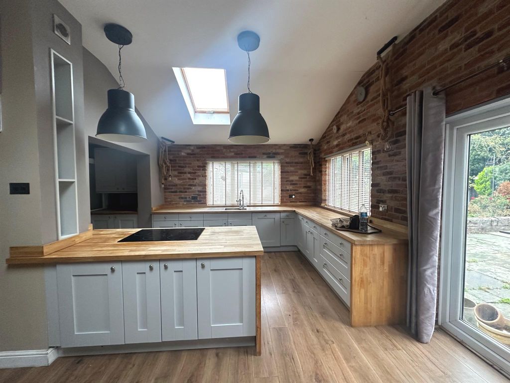 Property photo 2 of 35