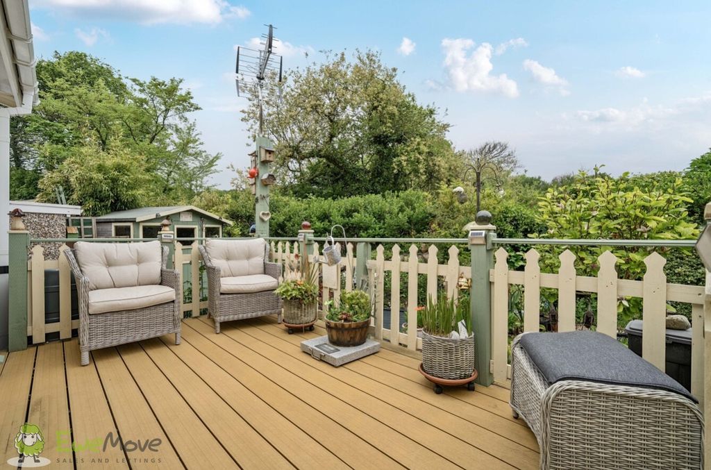 Property photo 1 of 21 E7Aa2E4F-d888-4B66-8127-93F8ce11Ae0d