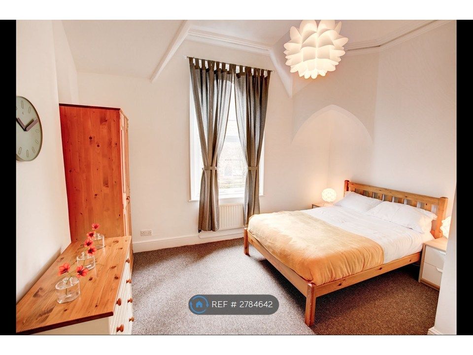 Property photo 2 of 5 Bedroom