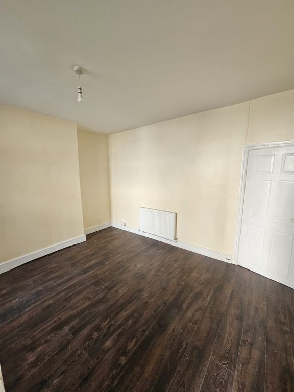 Property photo 1 of 7 64 Clayton (3)