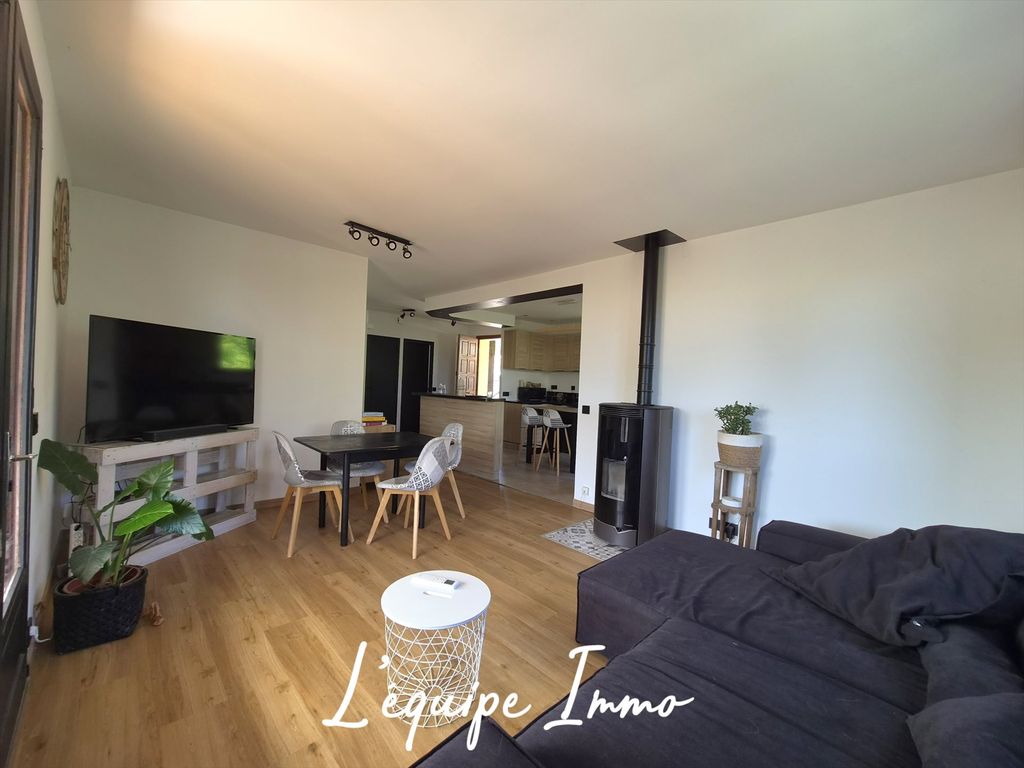 Property photo 1 of 12 Single-Storey House With 2 Bedrooms, Conservatories, Garage And Garden