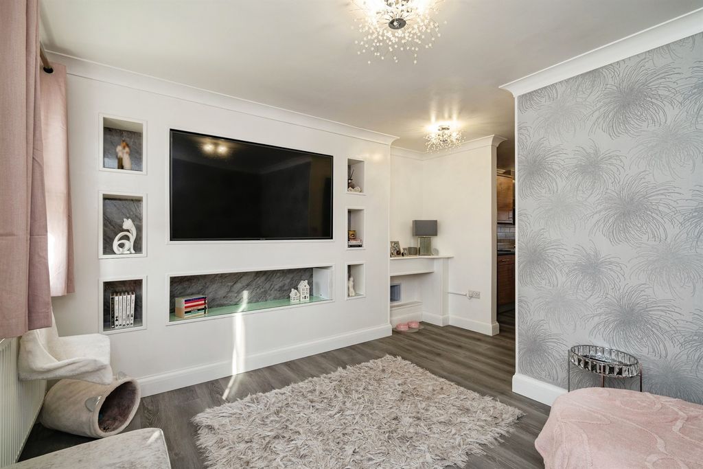 Property photo 3 of 16