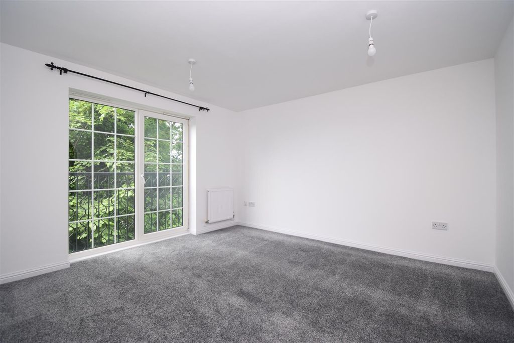 Property photo 3 of 7 Living Room