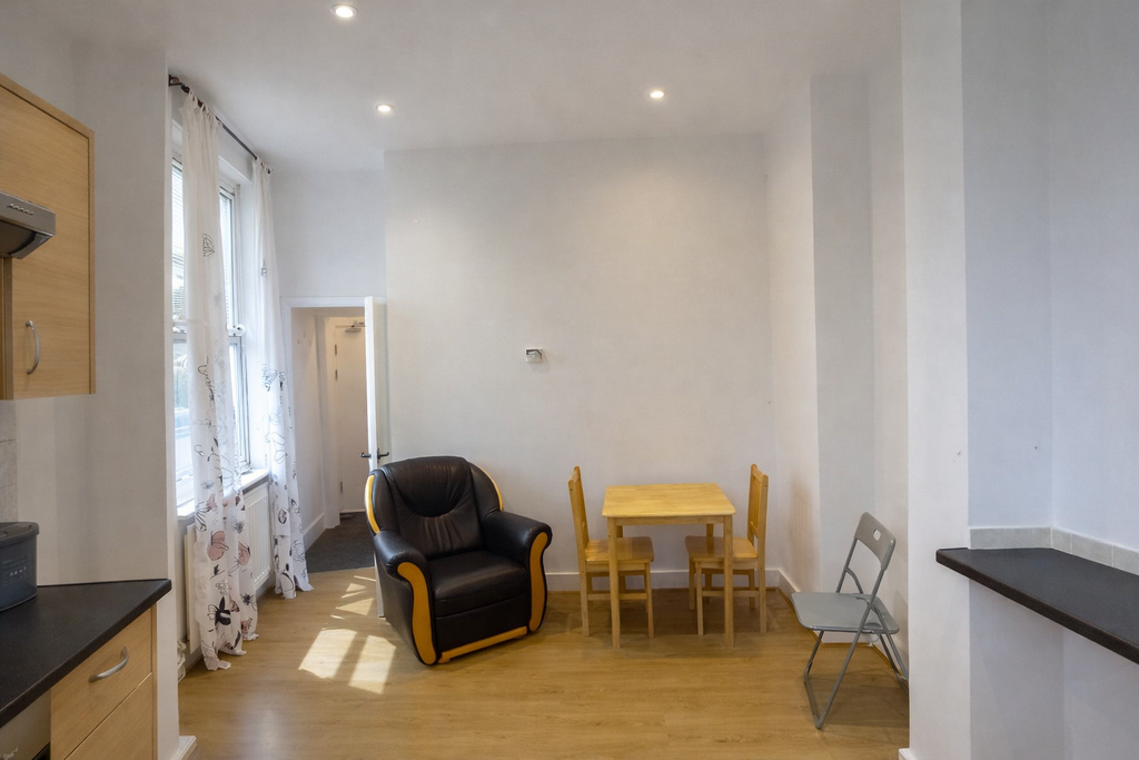 Property photo 2 of 6 Photo 1