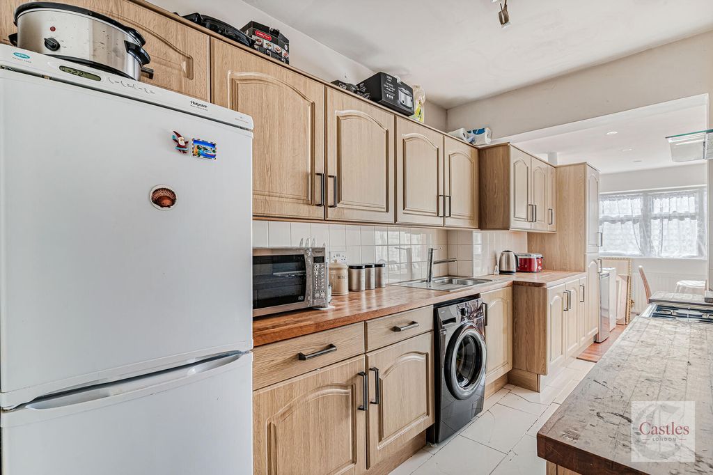 Property photo 3 of 29 Kitchen